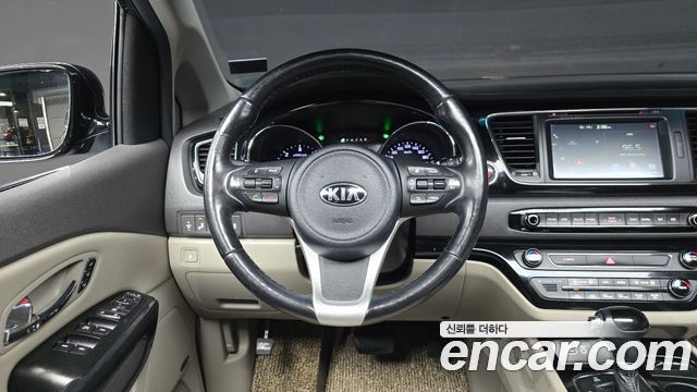 Kia Canival 2016 — photo 18