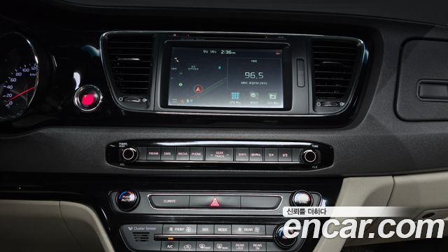 Kia Canival 2016 — photo 19