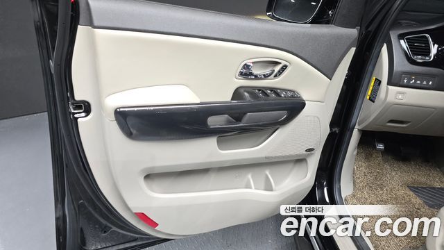 Kia Canival 2016 — photo 14