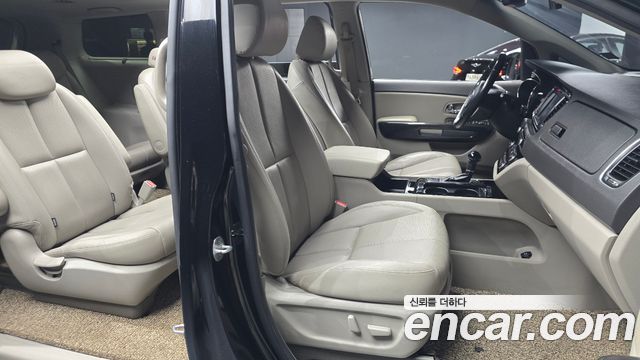 Kia Canival 2016 — photo 16