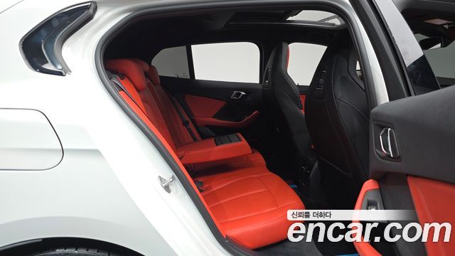 BMW 1-Series 2024 — photo 17