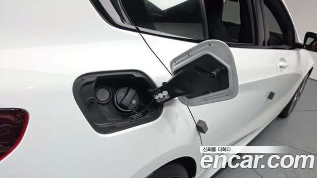 BMW 1-Series 2024 — photo 33