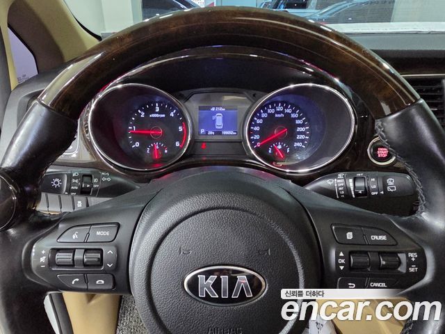 Kia Canival 2019 — photo 10