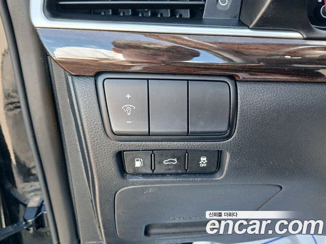 Kia K7 2018 — photo 8