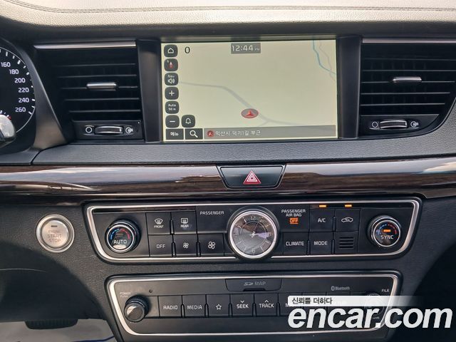 Kia K7 2018 — photo 11