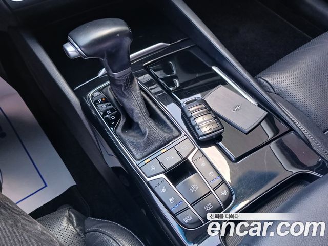 Kia K7 2018 — photo 13