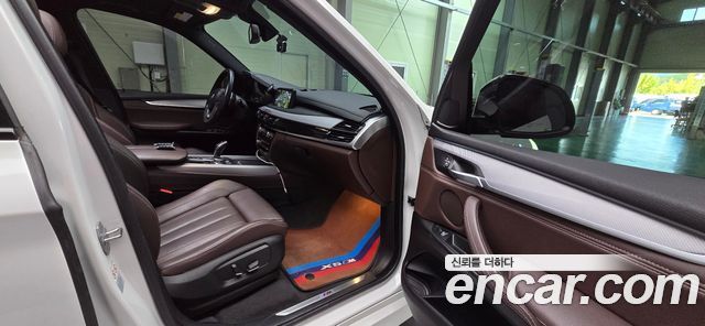 BMW X5 2018 — photo 19