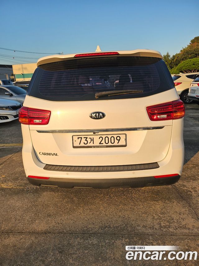Kia Canival 2019 — photo 2