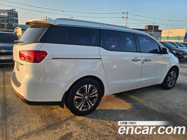 Kia Canival 2019 — photo 3