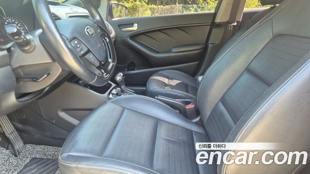 Kia K3 2016 — photo 11