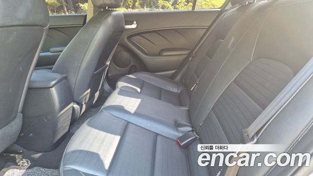 Kia K3 2016 — photo 12