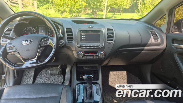 Kia K3 2016 — photo 13