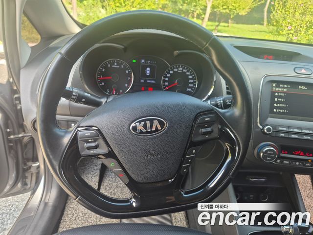 Kia K3 2016 — photo 16