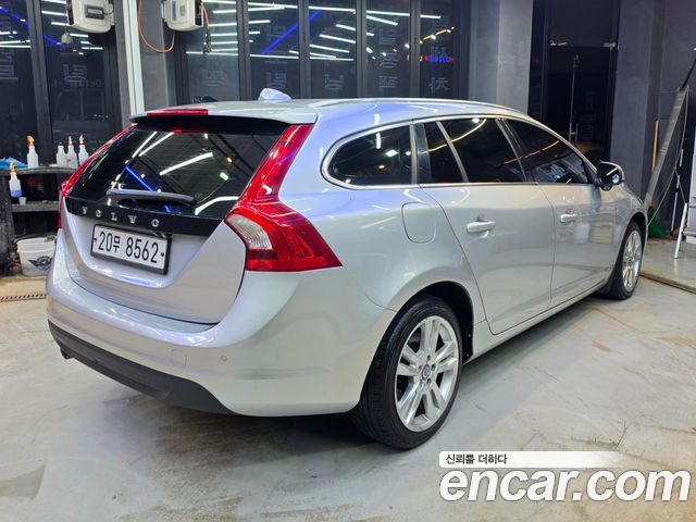 Volvo V60 2012 — photo 2