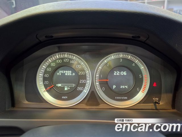 Volvo V60 2012 — photo 8