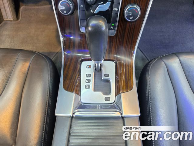 Volvo V60 2012 — photo 10