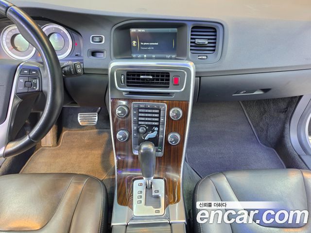 Volvo V60 2012 — photo 11