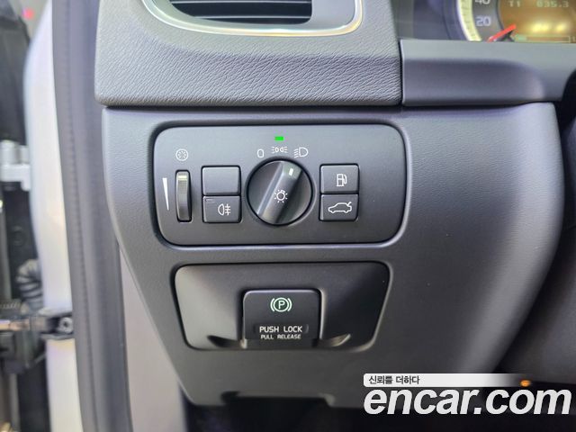 Volvo V60 2012 — photo 14