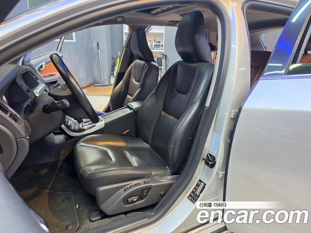 Volvo V60 2012 — photo 17