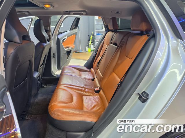 Volvo V60 2012 — photo 18