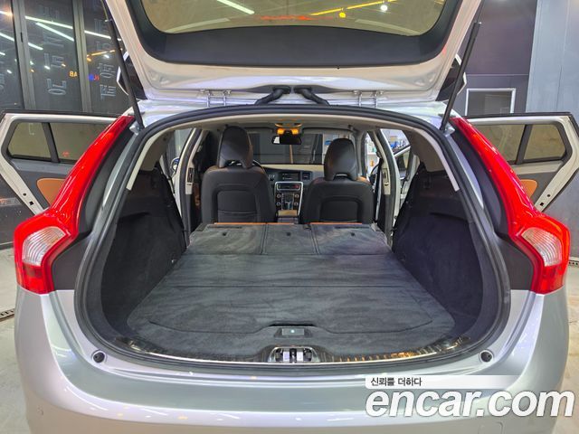 Volvo V60 2012 — photo 19