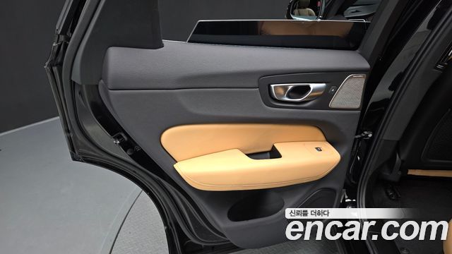 Volvo XC60 2024 — photo 15