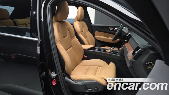Volvo XC60 2024 — photo 16