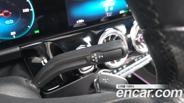 Mercedes-Benz EQA 2023 — photo 12