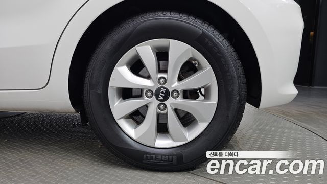 Kia pride 2015 — photo 7