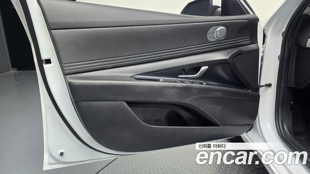 Hyundai AVANTE 2023 — photo 14