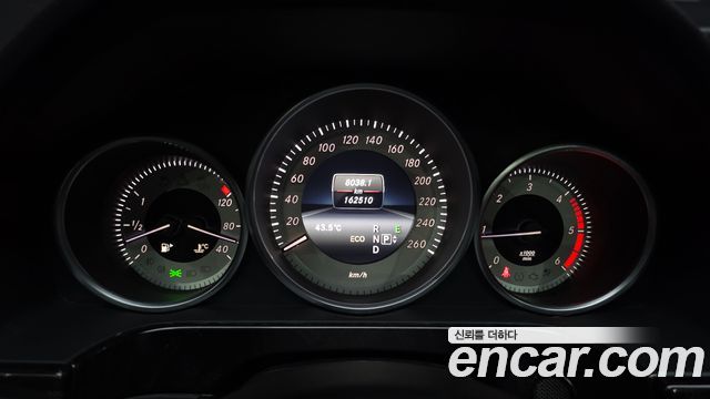 Mercedes-Benz E-Class 2014 — photo 8