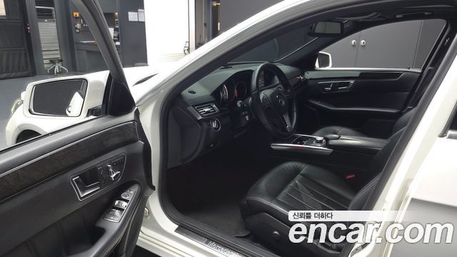 Mercedes-Benz E-Class 2014 — photo 10