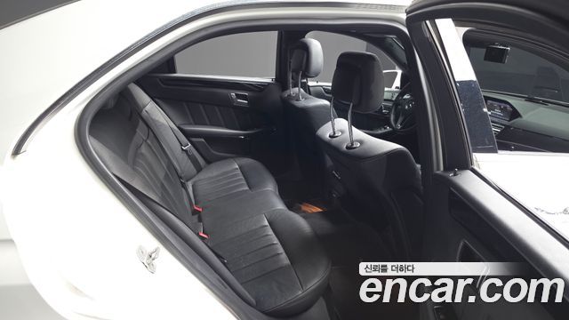 Mercedes-Benz E-Class 2014 — photo 12