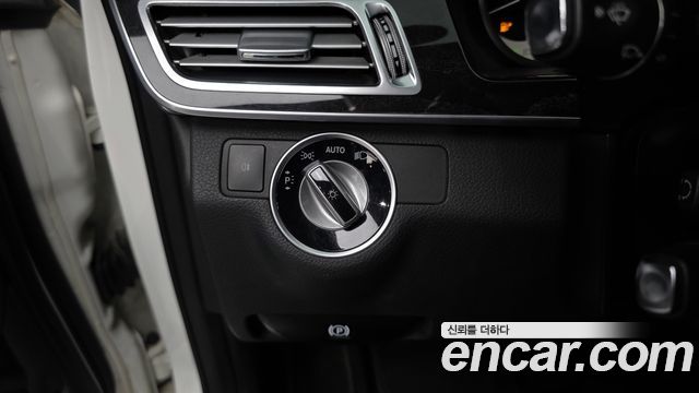 Mercedes-Benz E-Class 2014 — photo 16