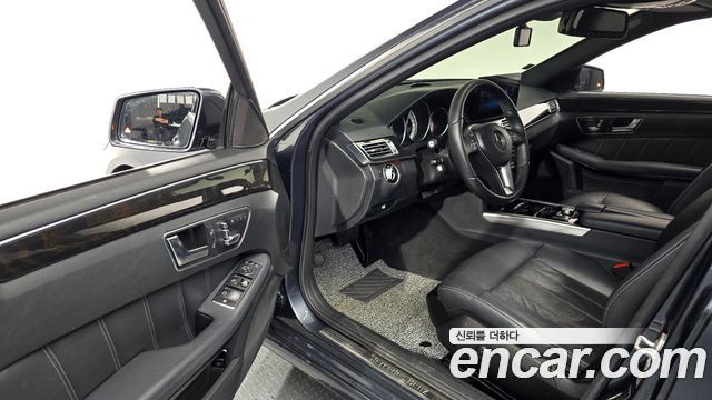Mercedes-Benz E-Class 2014 — photo 10