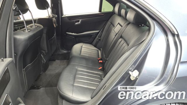 Mercedes-Benz E-Class 2014 — photo 11