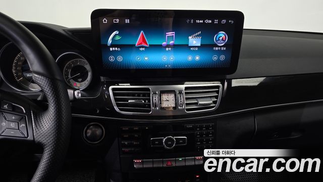 Mercedes-Benz E-Class 2014 — photo 12