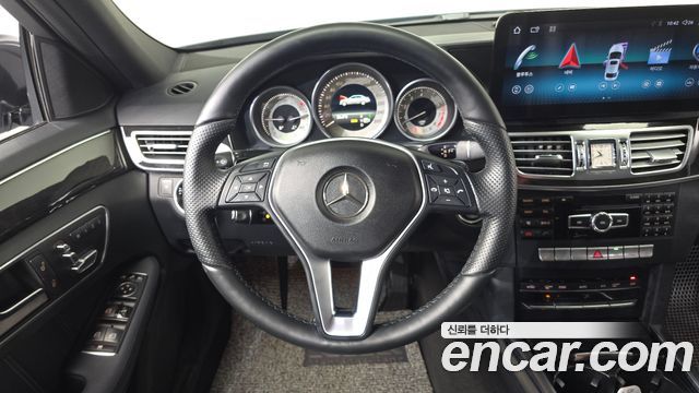 Mercedes-Benz E-Class 2014 — photo 13