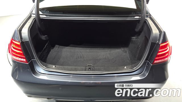 Mercedes-Benz E-Class 2014 — photo 16