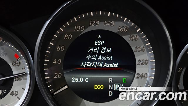 Mercedes-Benz E-Class 2014 — photo 17
