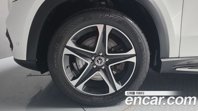 Mercedes-Benz GLE-Class 2021 — photo 5