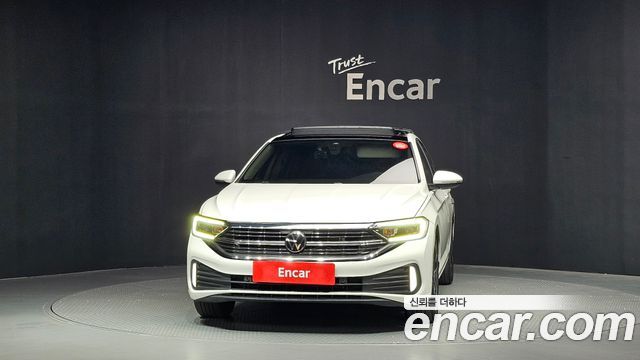 Volkswagen Jetta 2023 — photo 3