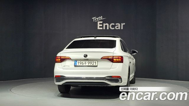 Volkswagen Jetta 2023 — photo 4