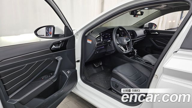 Volkswagen Jetta 2023 — photo 10