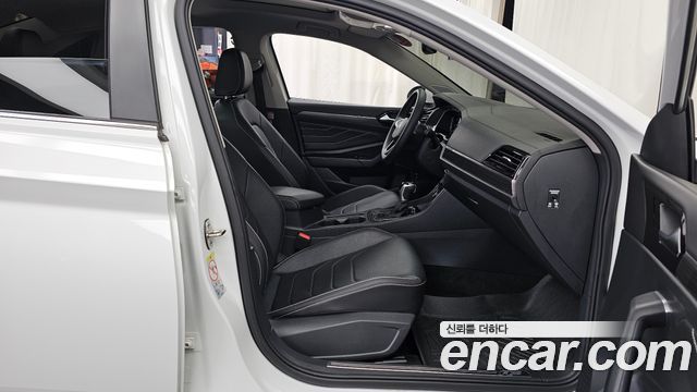 Volkswagen Jetta 2023 — photo 11