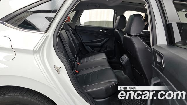 Volkswagen Jetta 2023 — photo 12