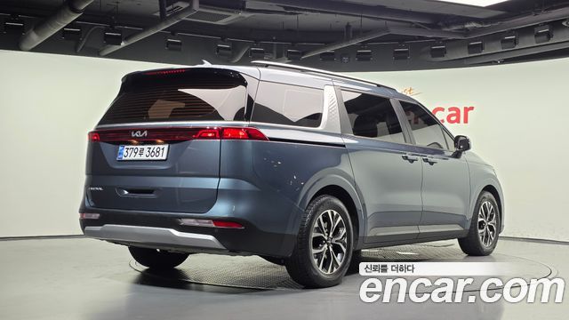 Kia Canival 2022 — photo 2