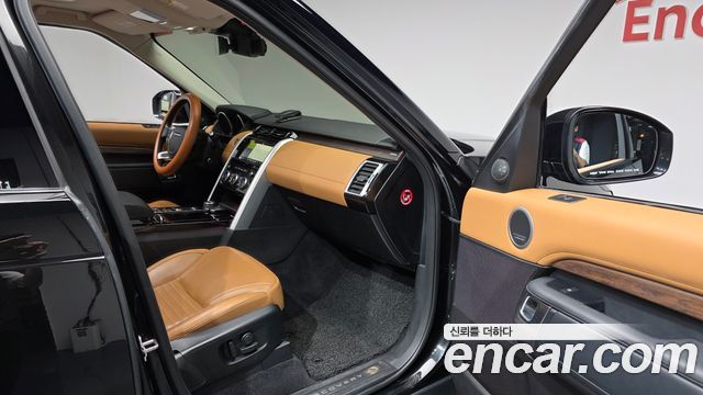 Land Rover Discovery 2017 — photo 17