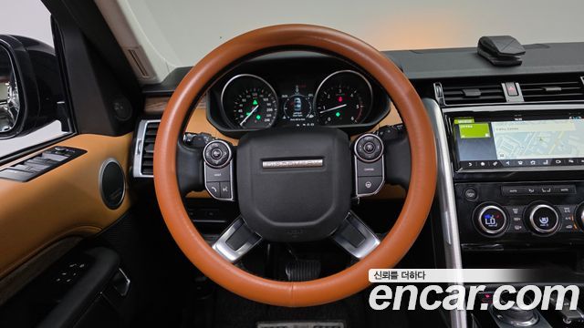Land Rover Discovery 2017 — photo 19