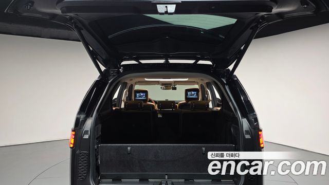 Land Rover Discovery 2017 — photo 26